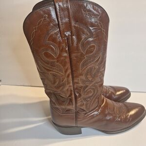 Dan Post Leather Men's Rich Brown Heeled Western Boots. Size 8. Style DP 2111